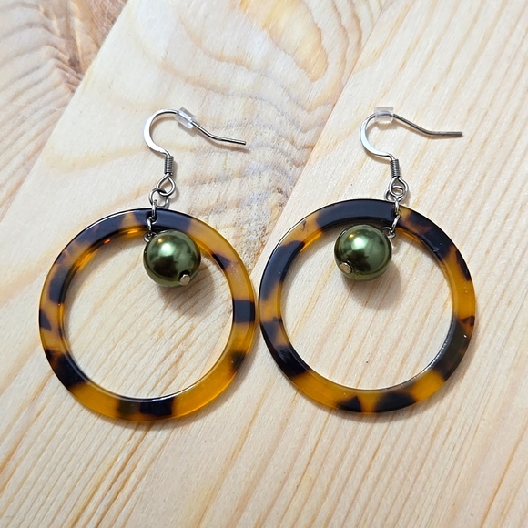 Faux Tortoise Shell Earrings with Green Shell Pearls - Picture 1 of 4